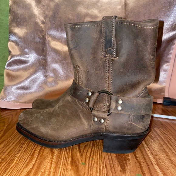 Frye Women’s Harness 8R WORN ONCE - Picture 1 of 9